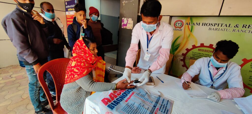 pic of free health camp of alam hospital ranchi